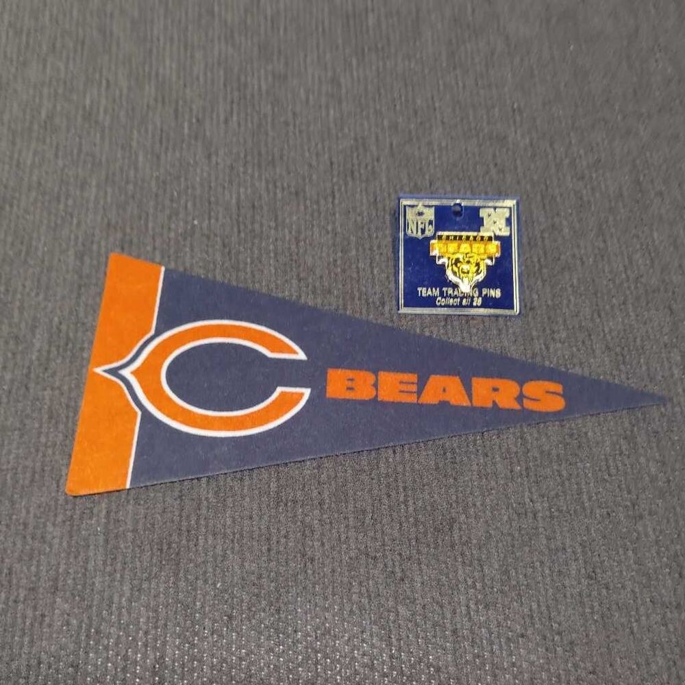 Chicago Bears NFL Pennant & Team Trading Pin Set Blue Orange Collectible